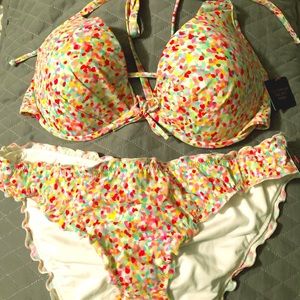 NEW with tags. Victoria Secret 34DD top bottom M